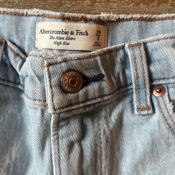 Abercrombie & Fitch The Mom Hi-rise light wash denim shorts - Picture 2 of 5